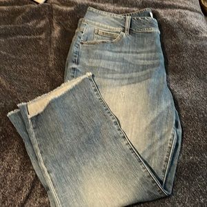 NWOT CaBi Hi Low hem crop jeans size 18
